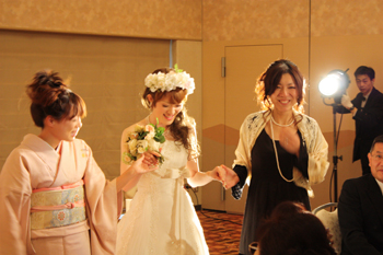 結婚式の中座の曲 新郎新婦 お色直し中に最適な曲の選び方は 邦楽 洋楽 結婚式の中座の曲 新郎新婦 お色直し中に最適な曲の選び方は 邦楽 洋楽
