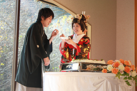 1121ファーストバイト新郎へ.jpg 1121ファーストバイト新郎へ.jpg